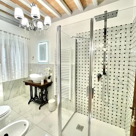 Balcone Fiorito, Nel Cuore Del Centro Storico Di Apartamento Cortona