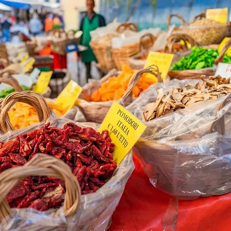 Balcone Fiorito, Nel Cuore Del Centro Storico Di * Cortona