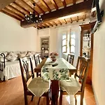 Balcone Fiorito, Nel Cuore Del Centro Storico Di 코르토나