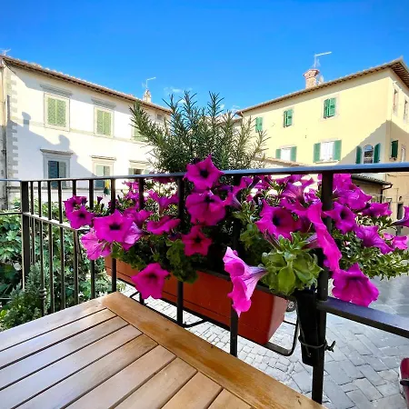 Balcone Fiorito, Nel Cuore Del Centro Storico Di