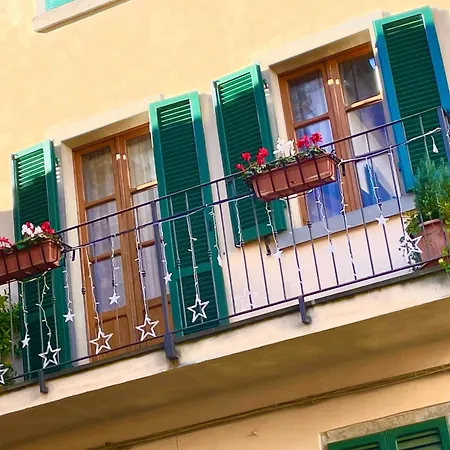 Balcone Fiorito, Nel Cuore Del Centro Storico Di شقة