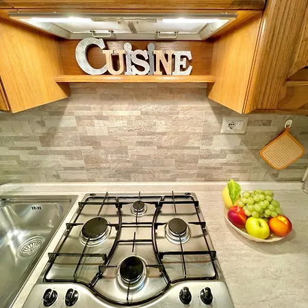 Balcone Fiorito, Nel Cuore Del Centro Storico Di شقة