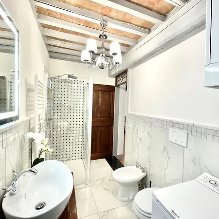 Balcone Fiorito, Nel Cuore Del Centro Storico Di *