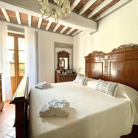 Balcone Fiorito, Nel Cuore Del Centro Storico Di