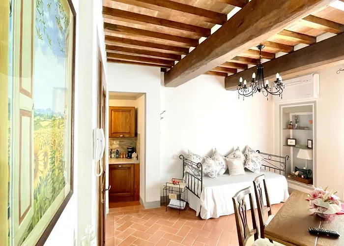 Balcone Fiorito, Nel Cuore Del Centro Storico Di Apartment