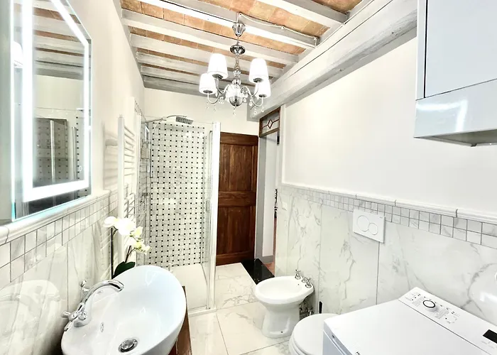 Balcone Fiorito, Nel Cuore Del Centro Storico Di *