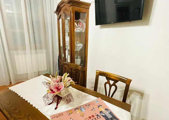 Balcone Fiorito, Nel Cuore Del Centro Storico Di 코르토나