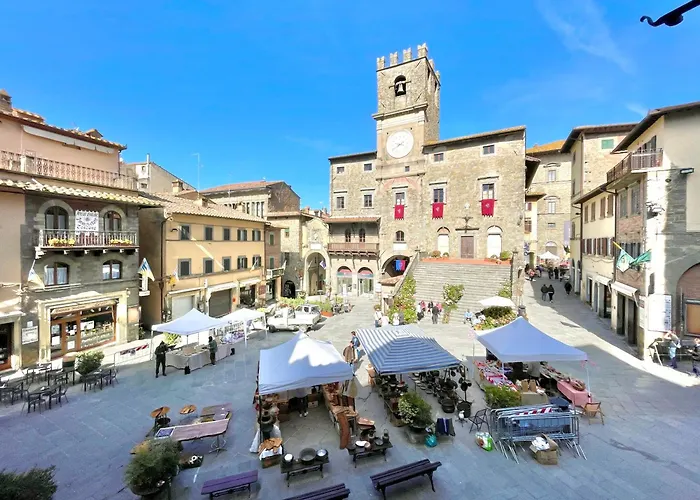 Balcone Fiorito, Nel Cuore Del Centro Storico Di 코르토나