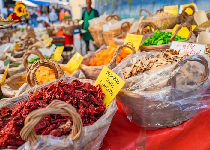 Balcone Fiorito, Nel Cuore Del Centro Storico Di * Cortona