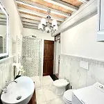 Balcone Fiorito, Nel Cuore Del Centro Storico Di *
