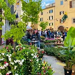 Balcone Fiorito, Nel Cuore Del Centro Storico Di * كورتونا