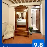 Balcone Fiorito, Nel Cuore Del Centro Storico Di كورتونا